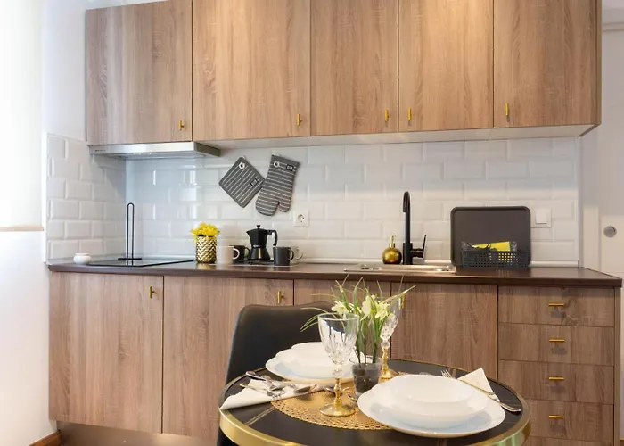 Raul Romero , Center And Apartman