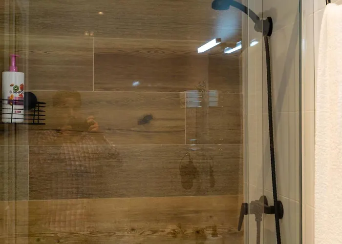 Raul Romero , Center And Apartman